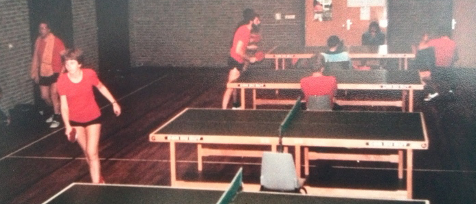 Tafeltennissers in de speelzaal bij Kemnade
